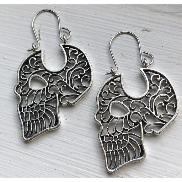 5/$20 Gothic Carved Skull Dangle Earrings - Picture 3 of 5